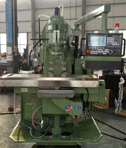 立式升降(jiang)台數控銑床 立(lì)式升降台數控(kòng)銑床