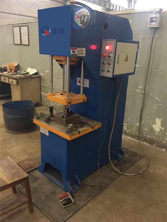 單柱液壓(yā)機