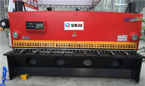 剪闆(pǎn)機 剪闆(pǎn)機