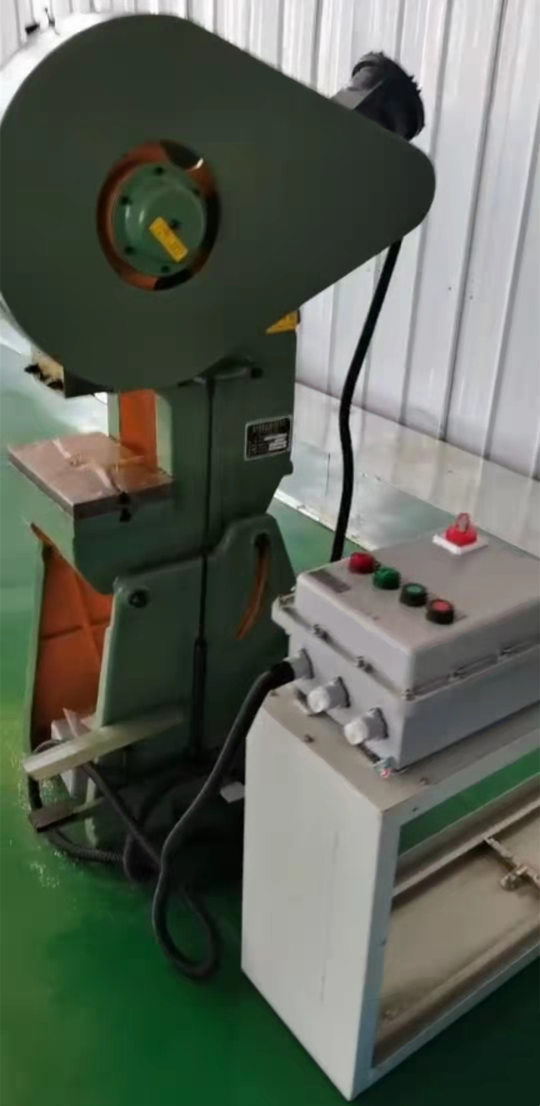 防爆(bào)壓力機