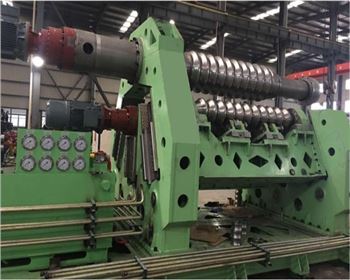 江蘇電(dian)液伺服(fú)四輥波(bo)紋闆卷(juan)闆機