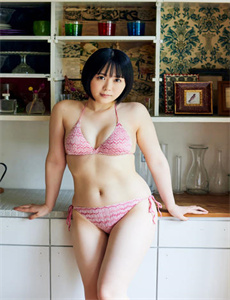 护士脱裤衩露出尿口给男子摸-美国色情巜肉体之门